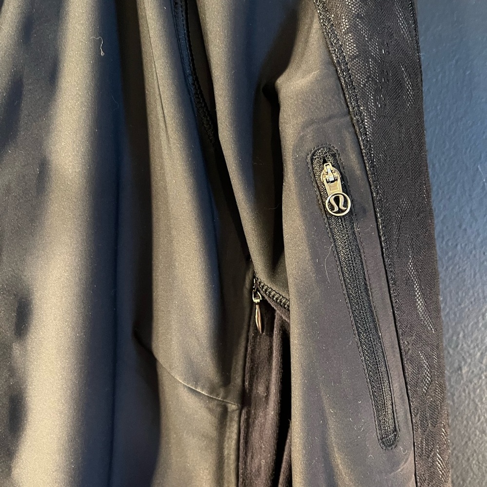 Lululemon Reflective Running Jacket - image 5